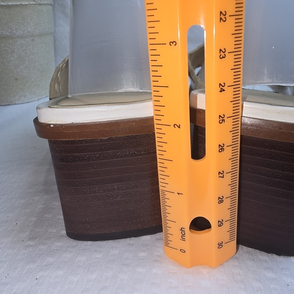 ETIENNE AIGNER WHITE CRISS CROSS LEATHER BLOCK HEEL SANDAL WOMENS SIZE 7.5 - Picture 5 of 9